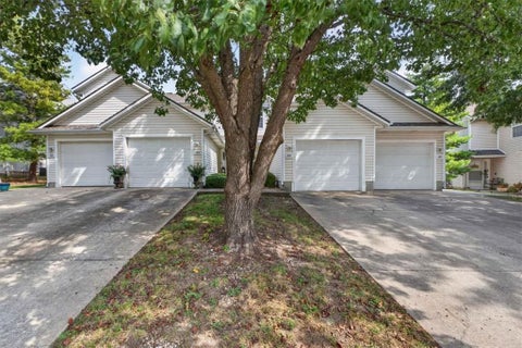 Photo of 1323 SE Broadway Circle, Lees Summit, MO 64081 (MLS # 2644768)