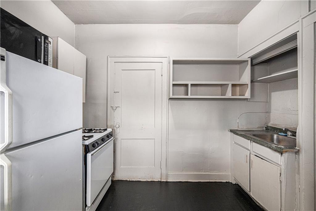 5705-5707 Saint John Avenue