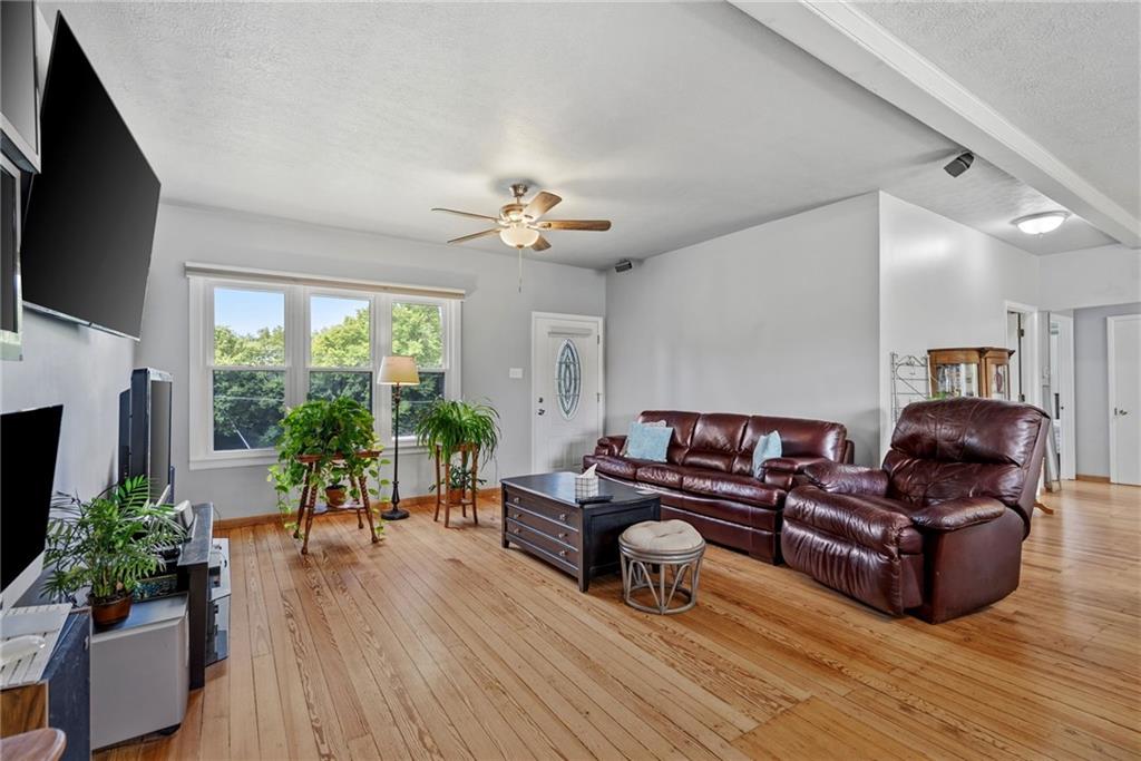 4237 Lakeview Drive