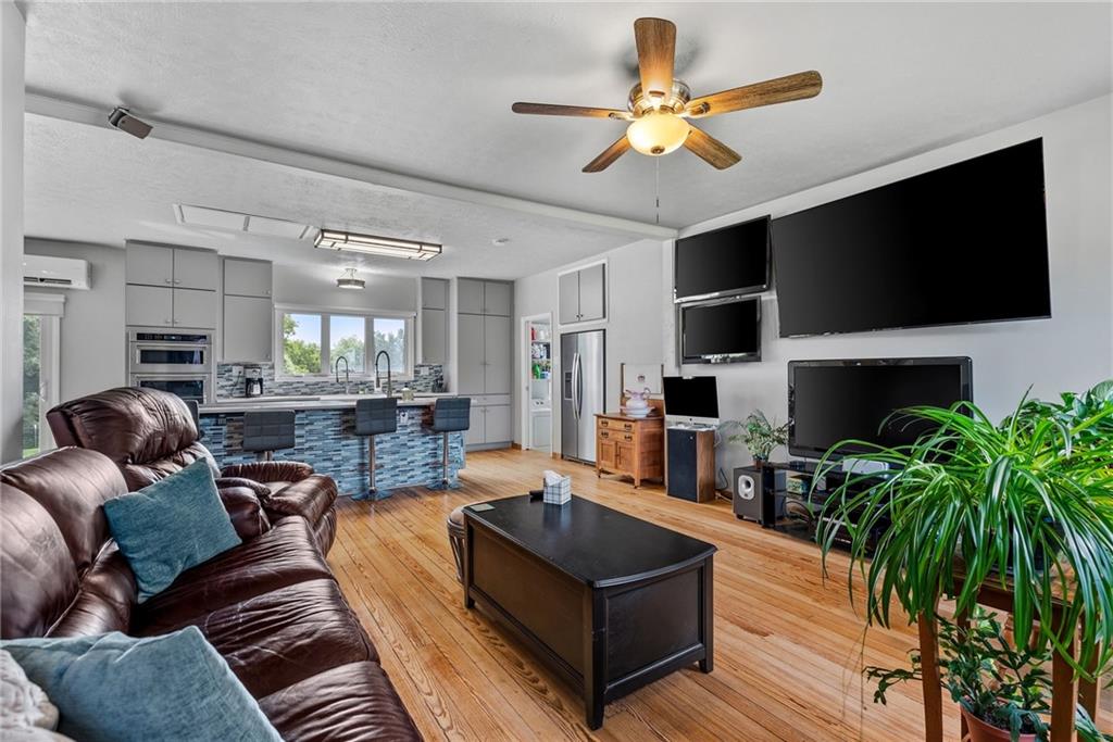 4237 Lakeview Drive