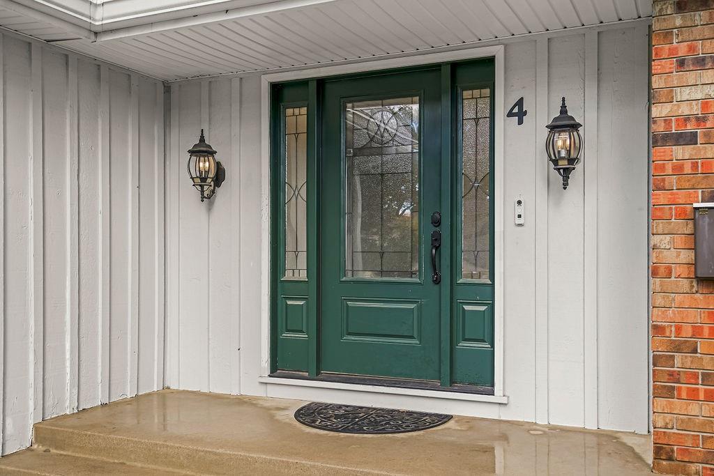 4 W Bridlespur Drive