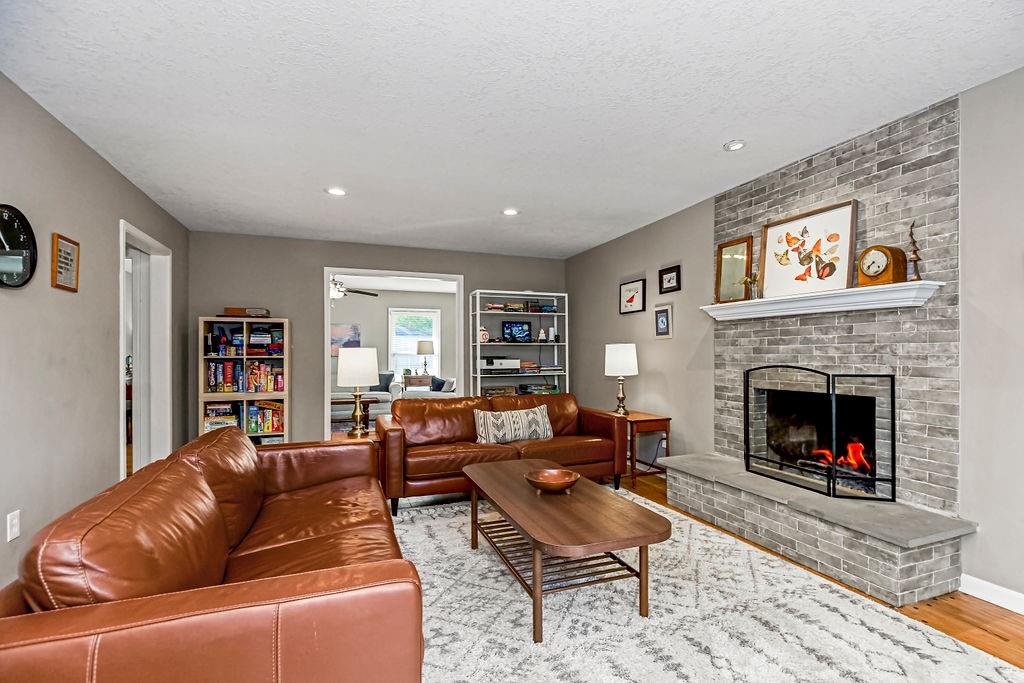 4 W Bridlespur Drive