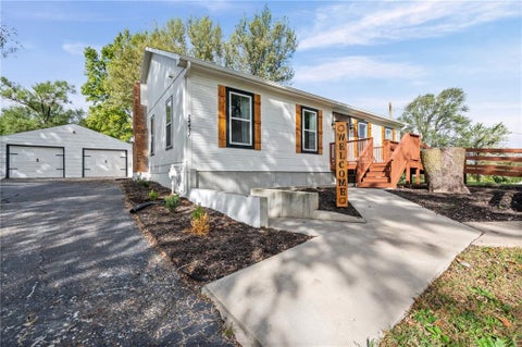 Photo of 24431 139th Street, Leavenworth, KS 66048 (MLS # 2647642)