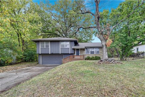 Photo of 8944 Holmes Road, Kansas City, MO 64131 (MLS # 2582634)