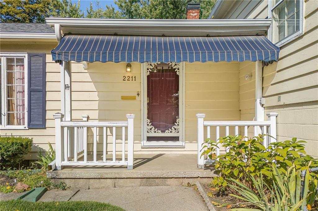 2211 Lovers Lane