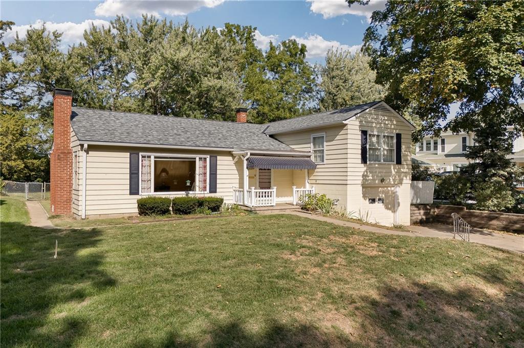 2211 Lovers Lane