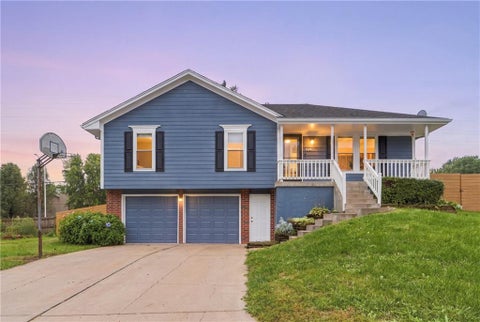 Photo of 104 NE Bristol Circle, Lees Summit, MO 64063 (MLS # 2647480)