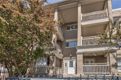 Photo of 16 W 34th Street #3A, Kansas City, MO 64111 (MLS # 2615875)