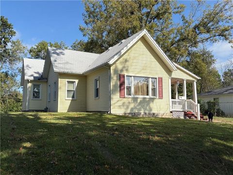 Photo of 1158 Randolph Street, Leavenworth, KS 66048 (MLS # 2579658)