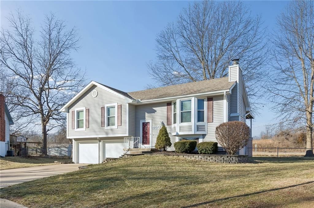 Photo of 900 Shiloh Court, Liberty, MO 64068 (MLS # 2601060)