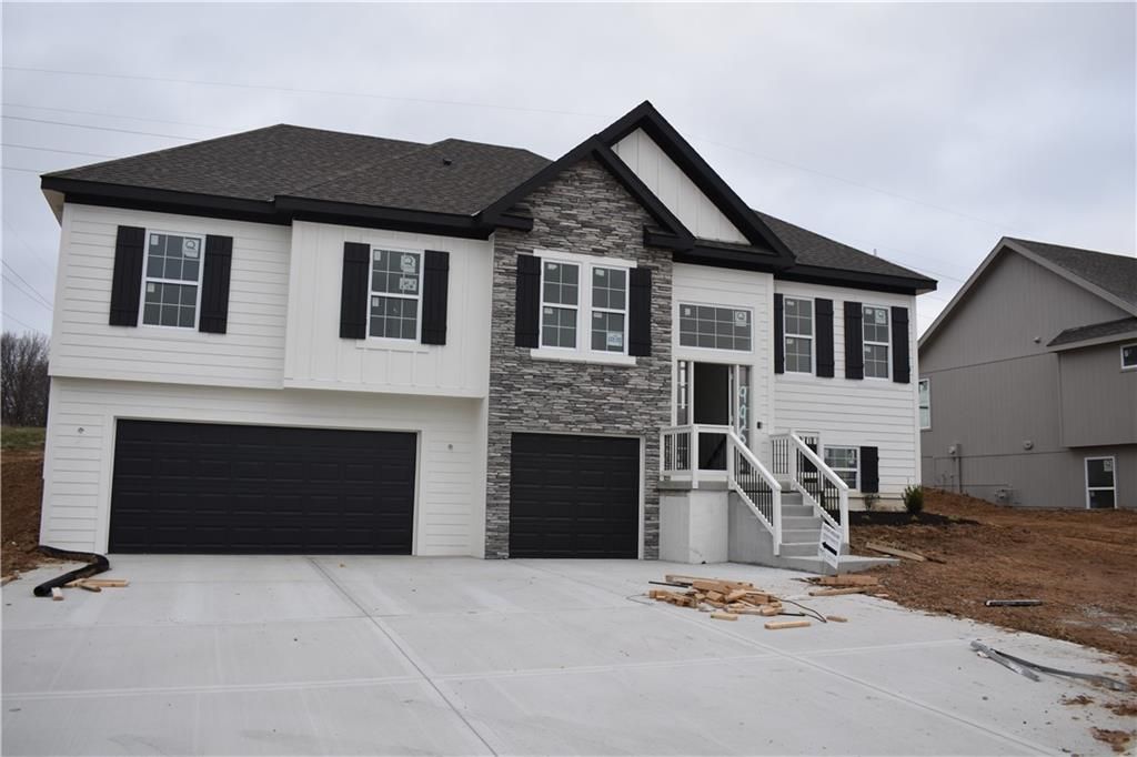 Photo of 6013 NE 118th Street, Kansas City, MO 64156 (MLS # 2598331)