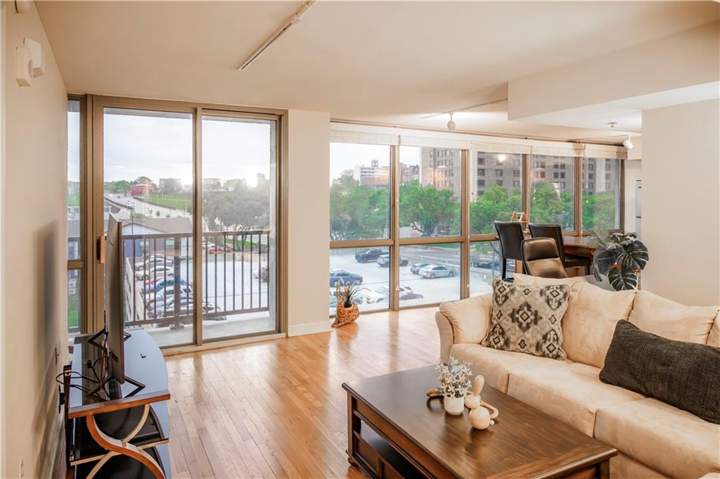 600 E Admiral Boulevard 604