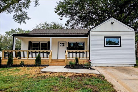 Photo of 2720 N 33rd Street, Kansas City, KS 66104 (MLS # 2643598)