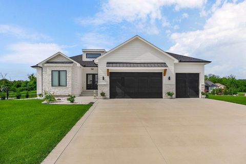 1 S Buffalo Ridge Court Lake Winnebago MO 64034