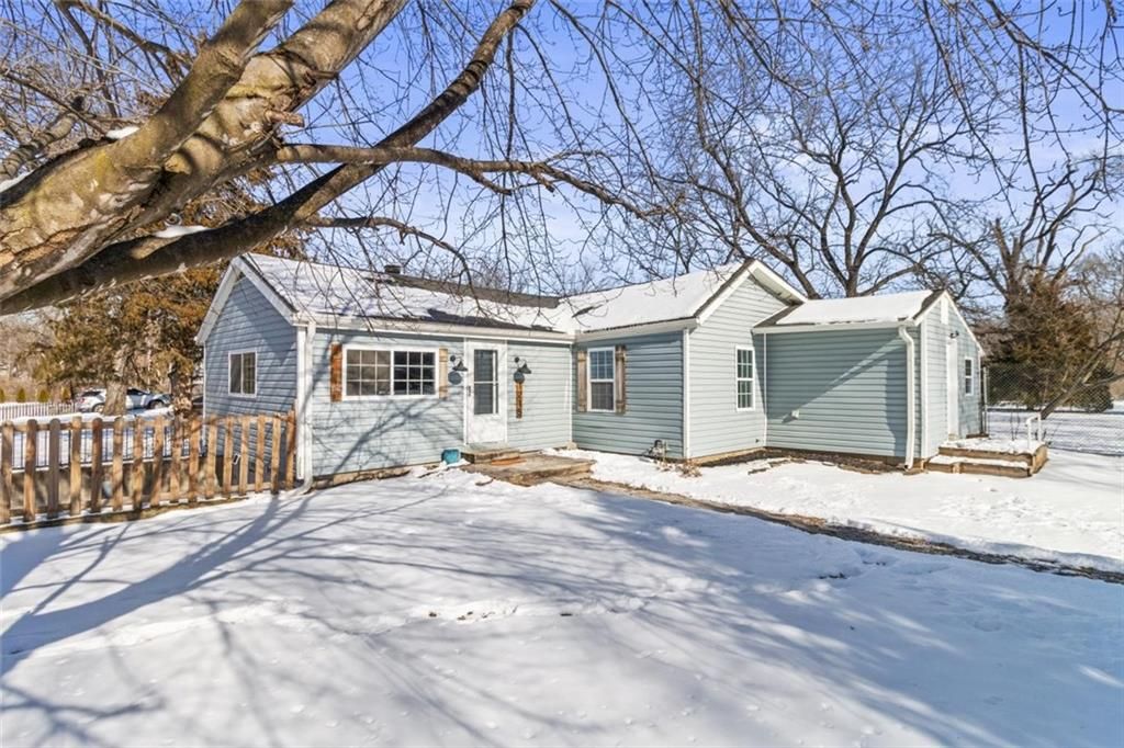 Photo of 1215 BERRY Road, Independence, MO 64057 (MLS # 2598598)