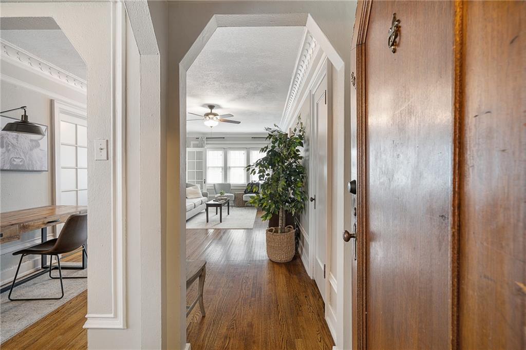 807 W 48th Street 204