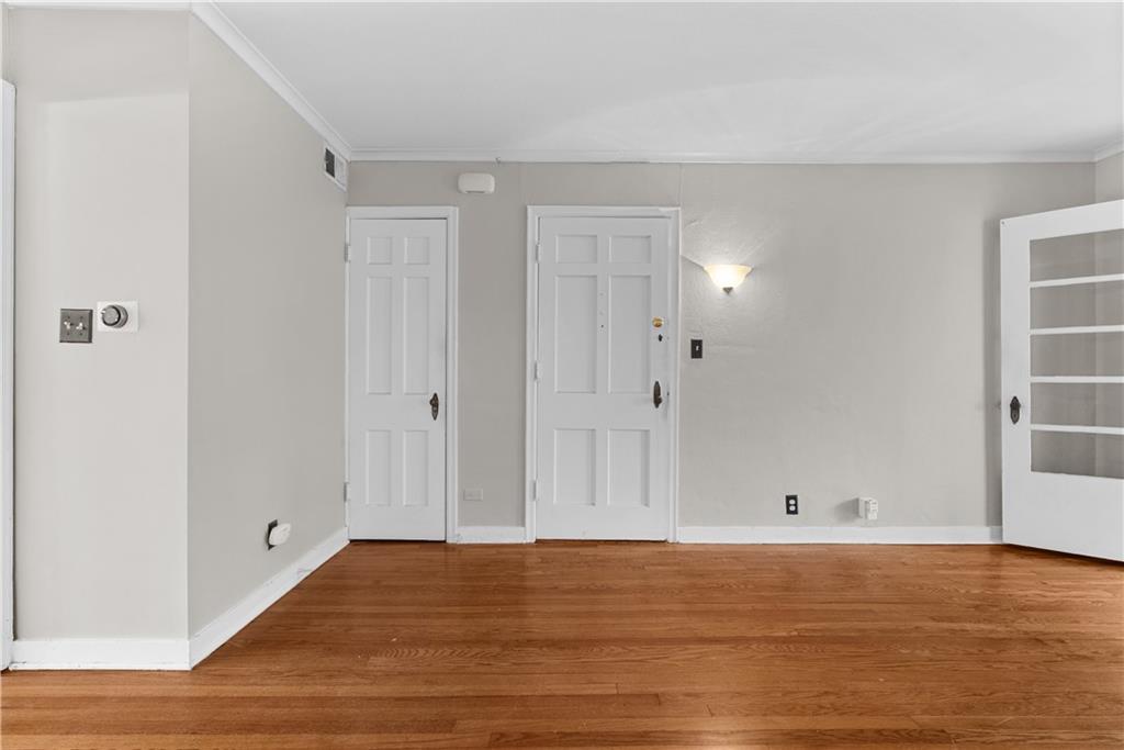 4942 Walnut Street 2 South