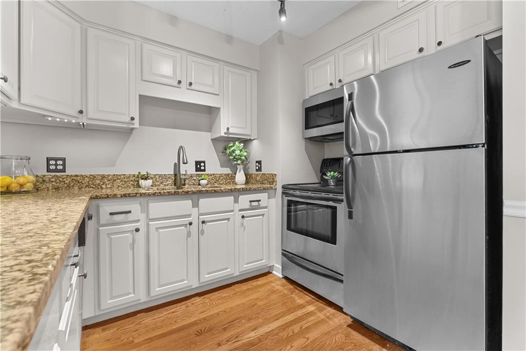 4942 Walnut Street 2 South