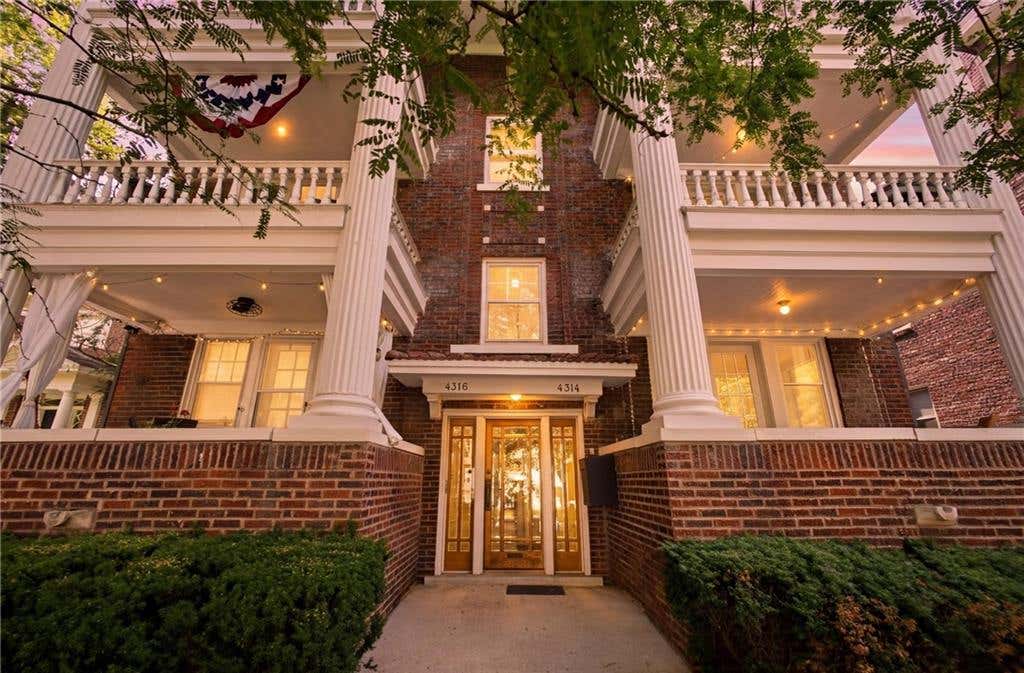Photo of 4316 Oak #3S Street, Kansas City, MO 64111 (MLS # 2627271)