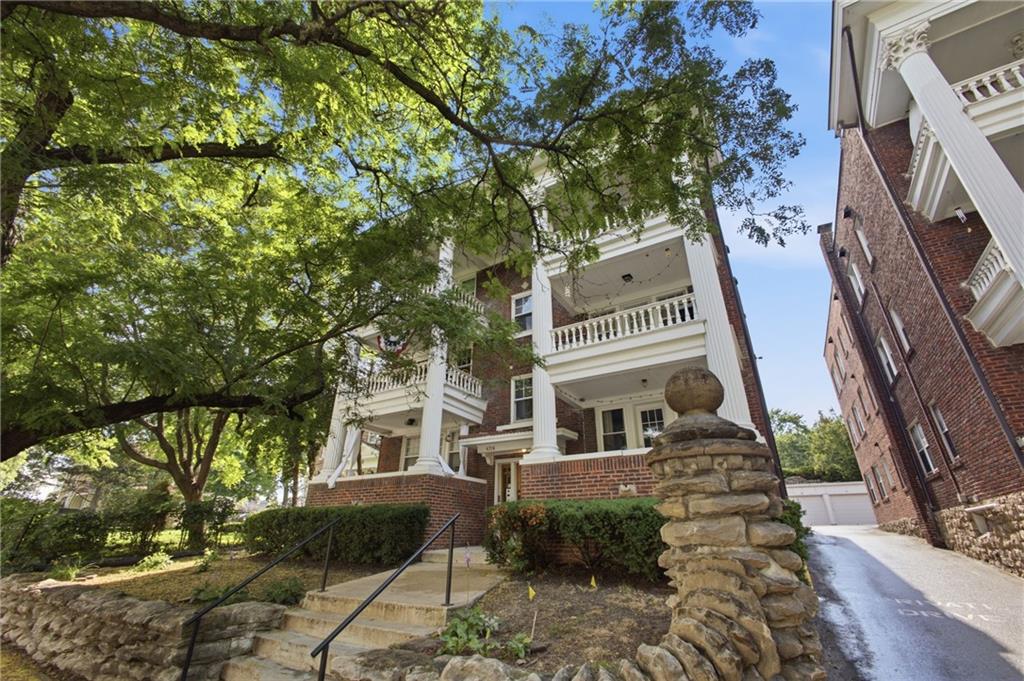 Photo of 4316 Oak #3S Street, Kansas City, MO 64111 (MLS # 2627271)
