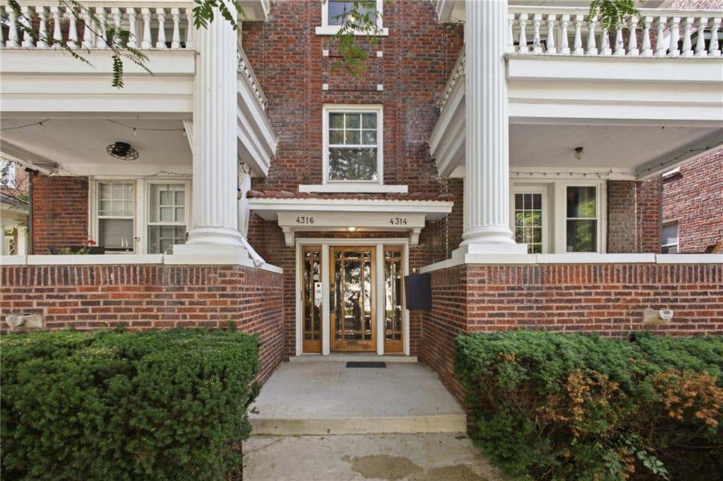 Photo of 4316 Oak #3S Street, Kansas City, MO 64111 (MLS # 2627271)