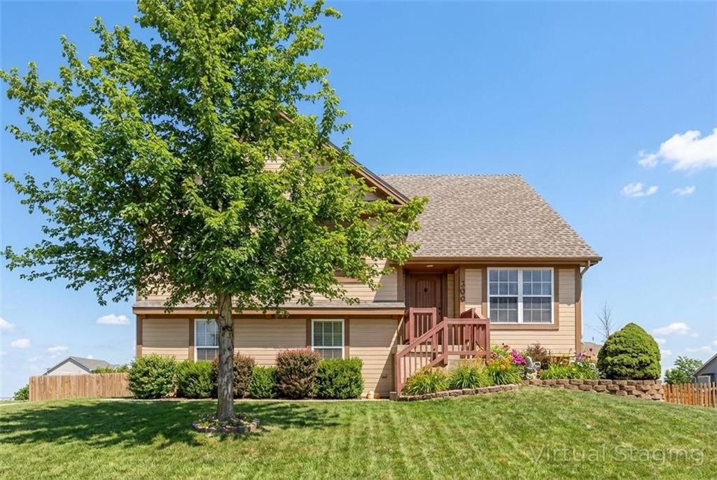 Photo of 300 NE 192nd Terrace, Smithville, MO 64089 (MLS # 2598738)