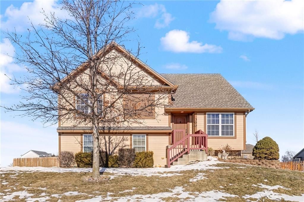 Photo of 300 NE 192nd Terrace, Smithville, MO 64089 (MLS # 2598738)
