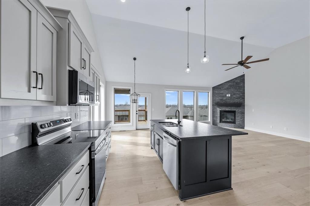 205 NE Hoot Owl Street