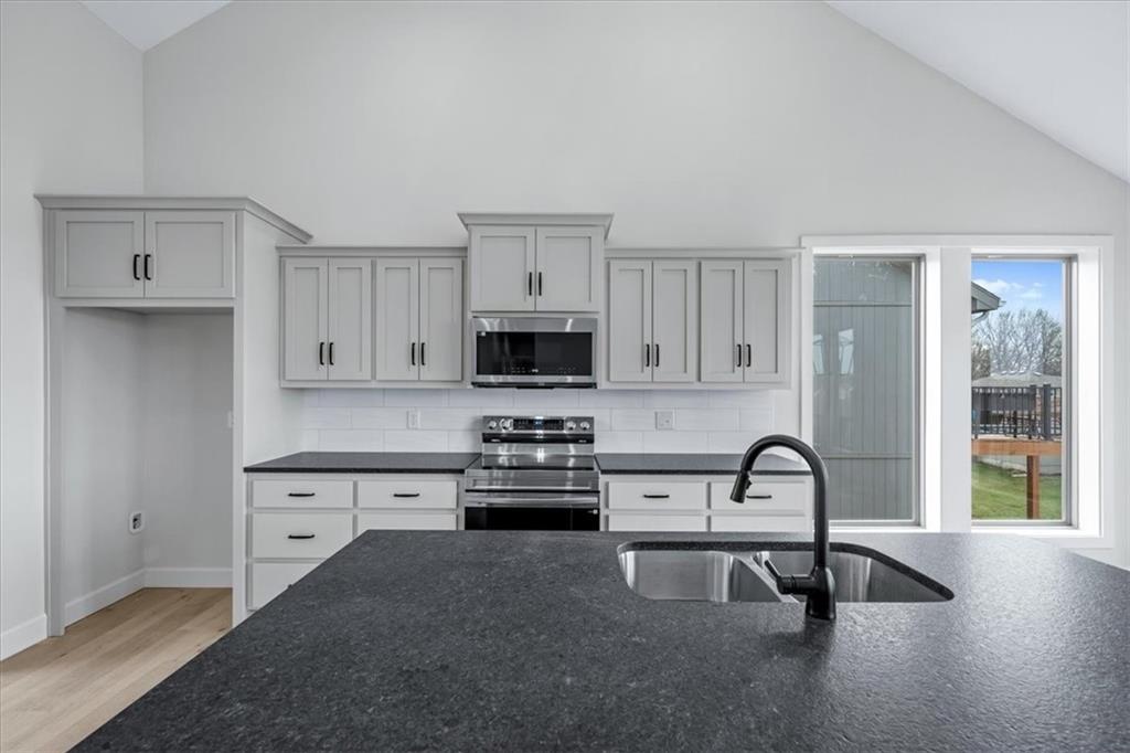 205 NE Hoot Owl Street