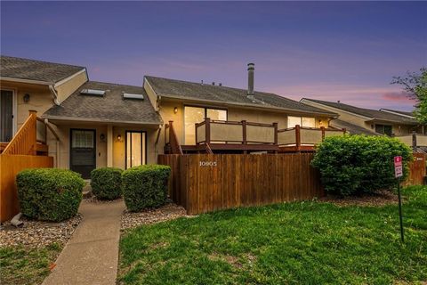 Photo of 10905 Gillette Street, Overland Park, KS 66210 (MLS # 2616181)