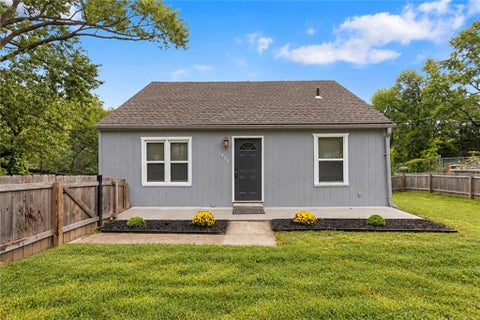 Photo of 1400 E Hayward Avenue, Independence, MO 64050 (MLS # 2644515)