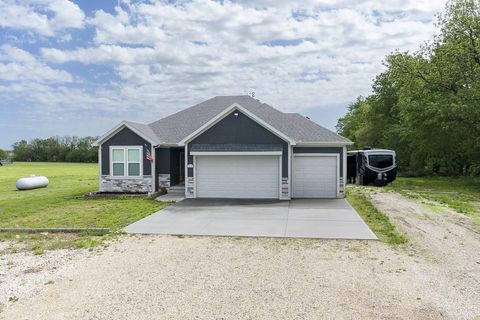 20196 207th Street Tonganoxie KS 66086