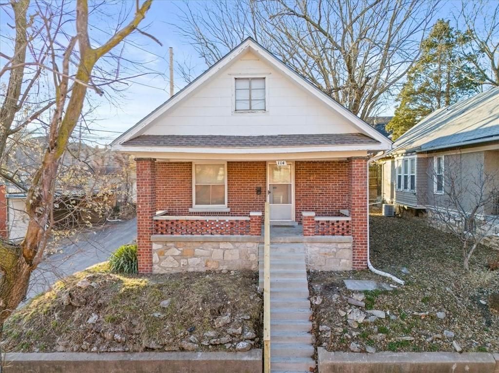 Photo of 114 N Askew Avenue, Kansas City, MO 64123 (MLS # 2592574)