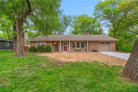 Photo of 117 N Pine Street, Gardner, KS 66030 (MLS # 2616239)