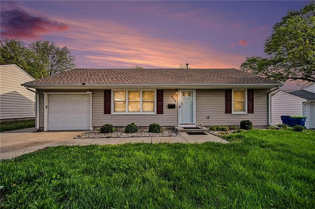 Photo of 608 NE 67th Street, Gladstone, MO 64118 (MLS # 2614255)