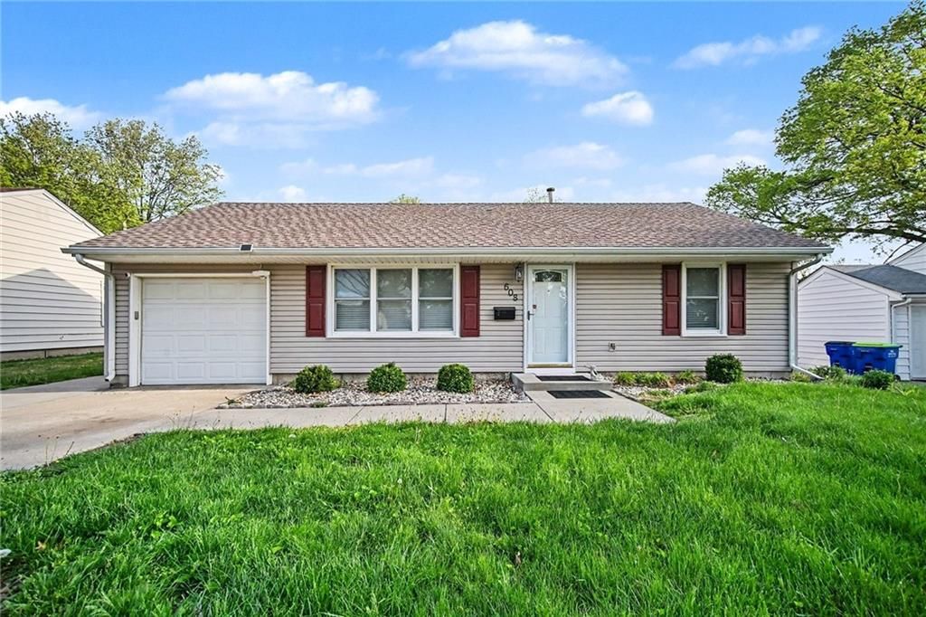 Photo of 608 NE 67th Street, Gladstone, MO 64118 (MLS # 2614255)