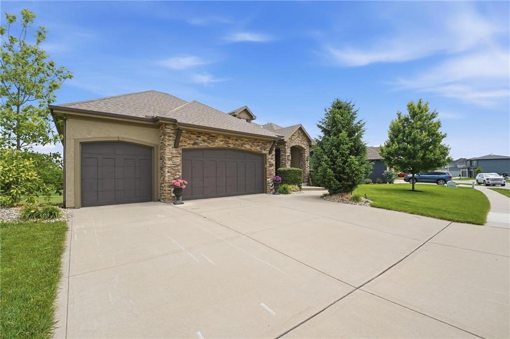 906 Creekmoor Drive