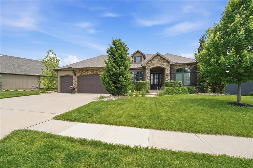 906 Creekmoor Drive