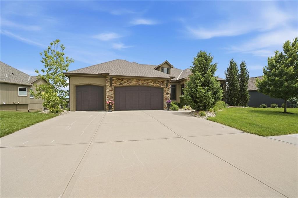 906 Creekmoor Drive