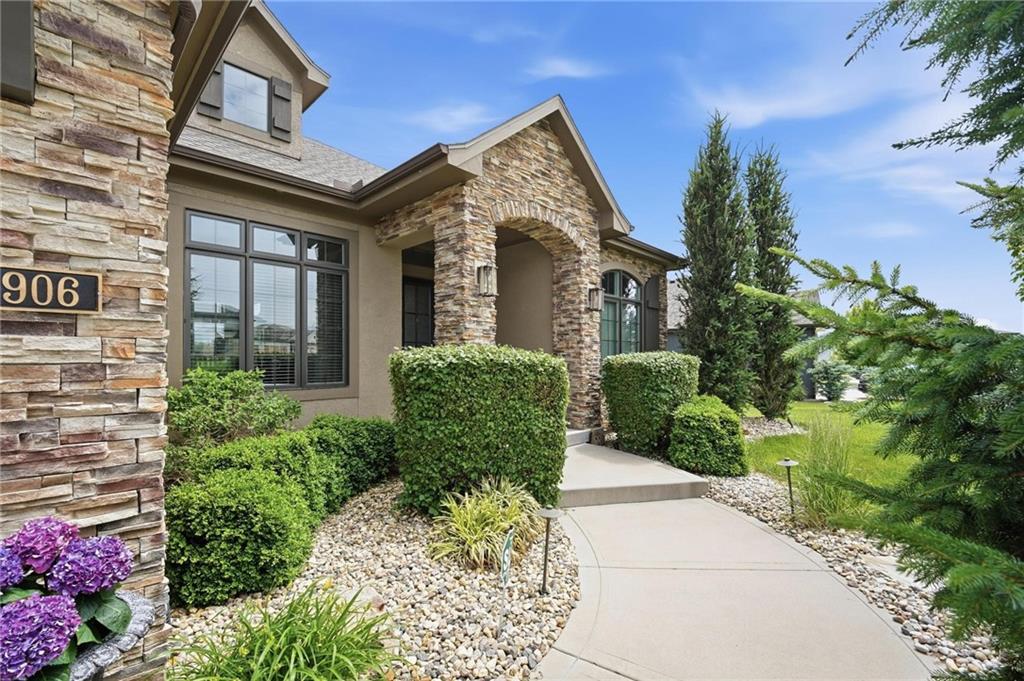 906 Creekmoor Drive