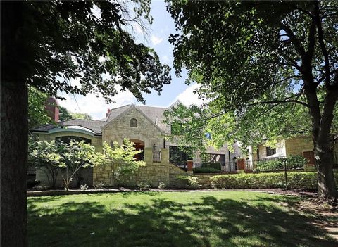 16940 S Stonehaven Drive Loch Lloyd MO 64012