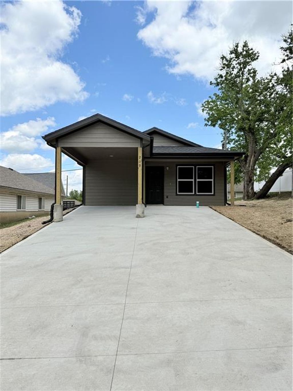 Photo of 219 Ming Street, Warrensburg, MO 64093 (MLS # 2618931)