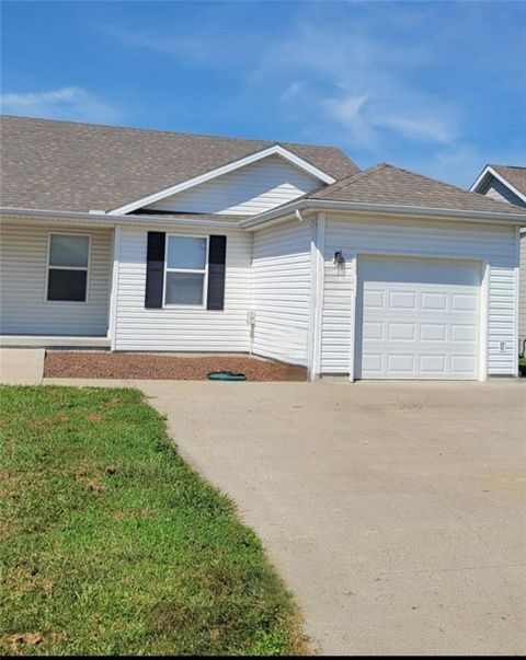 Photo of 11757 Ridgeway Drive, St Joseph, MO 64505 (MLS # 2581756)