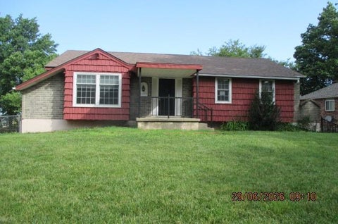 Photo of 1001 NW Canterbury Road, Blue Springs, MO 64015 (MLS # 2638450)
