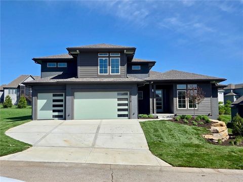 Photo of 12818 W 172nd Terrace, Overland Park, KS 66221 (MLS # 2616212)