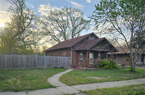Photo of 203 S Sycamore Street, Iola, KS 66749 (MLS # 2613030)