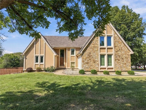 Photo of 8500 W 148th Street, Overland Park, KS 66223 (MLS # 2643130)