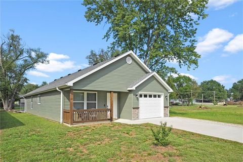 124 E Pacific Avenue, Osawatomie, KS 66064 - MLS#: 2575420