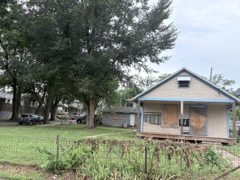 Photo of 1638 Ewing Avenue, Kansas City, MO 64126 (MLS # 2645568)