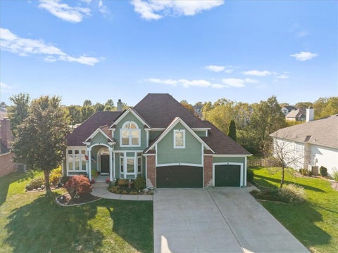 Photo of 4424 SW Gull Point Drive, Lees Summit, MO 64082 (MLS # 2645061)